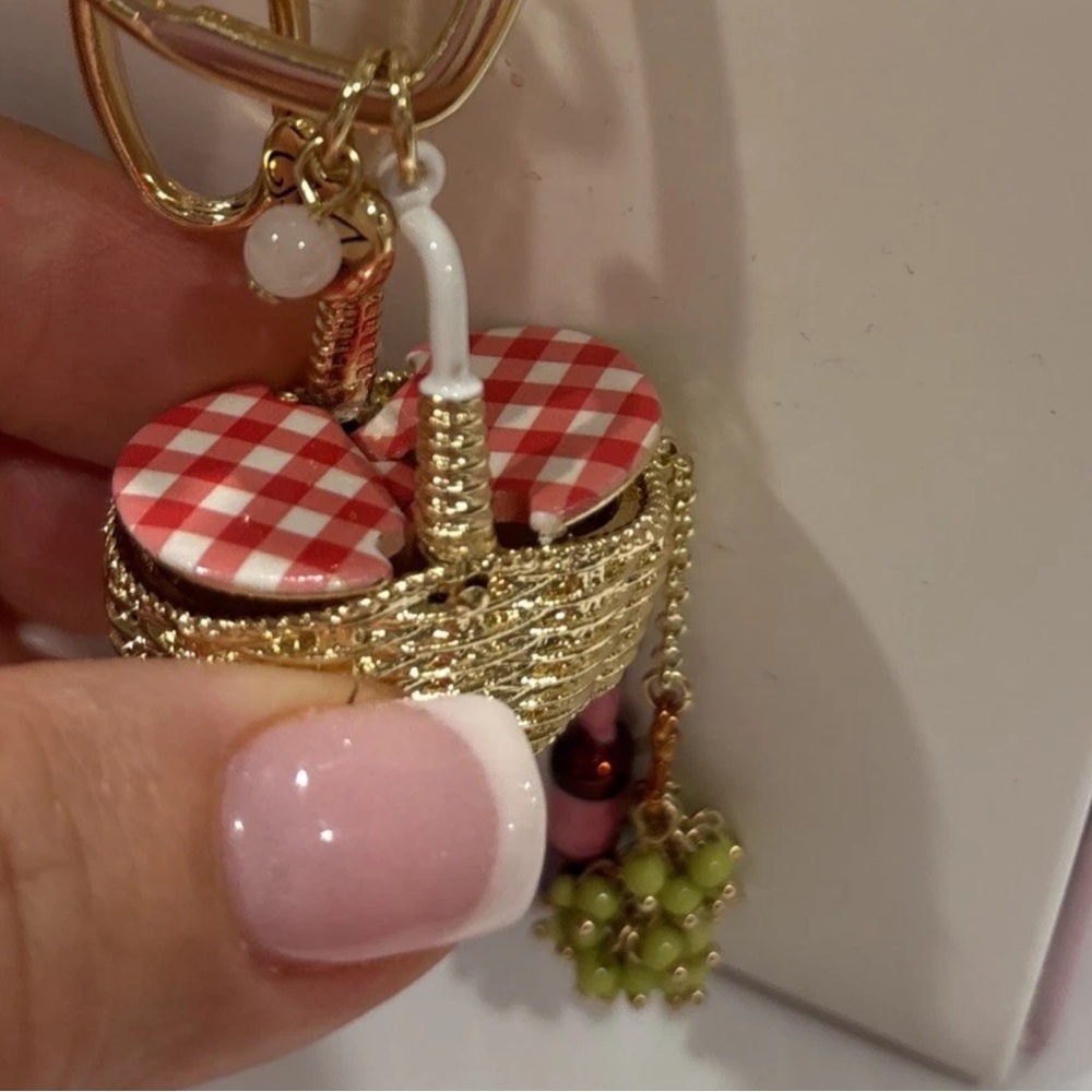New Betsey Johnson Gold Tone Summer Picnic Bag Charm Wine Bottle & Grapes Charm - Picture 16 of 16